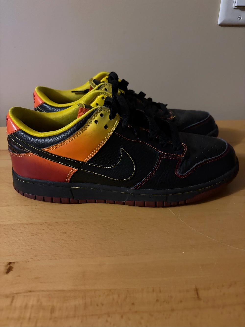 S2008 Nike Dunk Low Nyx 330938-004 Mens Black Leather Orange Blaze Vintage Sz 10